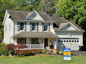 4 BR/2.5 BA home on 1.73± acres in Culpeper County, VA. This home measures 4,423± sf. and features kitchen (all appliances convey); great room w/vaulted ceilings & deck access; living room; dining room w/gas fireplace; office; attic; partially finished walk-out basement