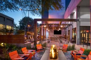 Hilton Knoxville Outdoor Terrace