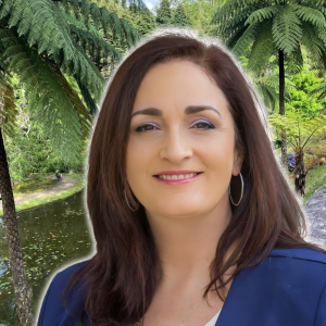 Mónica Bensaude Fernandes, Bensaude Hotels’ International Marketing Consultant to accept PALCUS Award on behalf of the Bensaude Family