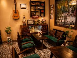Inside Buon Me Cafe, a vintage Vietnamese cafe in Little Saigon San Jose inspired by Buôn Ma Thuột coffee culture, Sài Gòn street food, and warm Vietnamese hospitality.