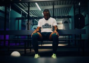 Antoine Semenyo protagoniza la campaña "La preparación lo es todo" de Ahmad Tea