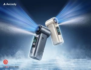 Aecooly Cold Air Ultra handheld misting fan showing ultra fine mist airflow and Red Dot Award 2026 badge