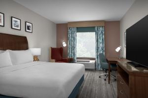 King room at the Hilton Garden Inn Greensboro Airport hotel located off I-40 central to Downtown Greensboro and High Point.