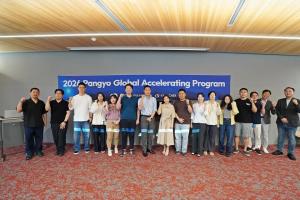 Attendees take a commemorative photo after finishing the 2026 Pangyo Global Accelerating Program