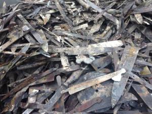 Mixed Knife Scrap With Contaminants