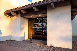Storefront view of Scottdale dentist Dr. Alex Martin DDS office