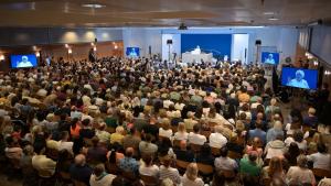 Sant Rajinder Singh Ji Maharaj Addressing a Large Gathering