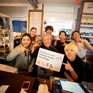 Group of people making a plastic free pledge at a cafe