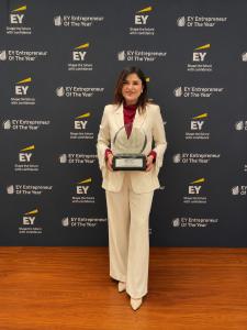 Somdutta Singh with EY Entrepreneur of the year southeast award