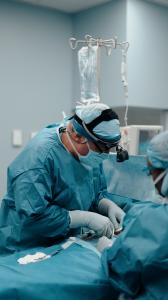 Dr. Mark D. Epstein performing a Preservé tissue-preserving breast augmentation procedure using Motiva breast implants in an accredited operating room.