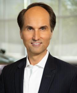 Headshot of Peter Smith