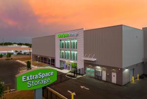 Photo of 3-level storage facility in Sarasota, FL