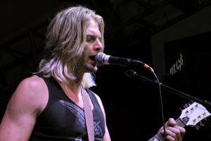 Davey T Hamilton Performing