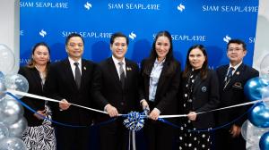 Dr. Worakanya Siripidej (middle) with stakeholders from Airports of Thailand, Ministry of Transport, CATC, Ministry of Tourism and Tourism Authority of Thailand