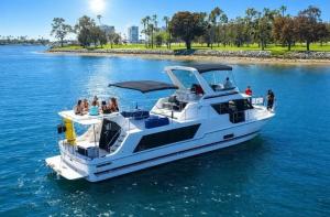 boat rental San Diego with captain