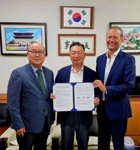 Kim, Ko and Lund with the signed agreement for Moto Tiles for senior citizens in South Korea