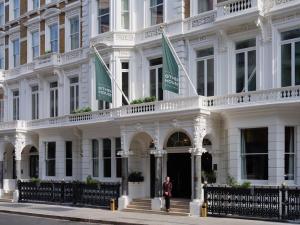 Luxury Club Flat bedroom interior at The Other House South Kensington with bespoke furniture and designer furnishings.