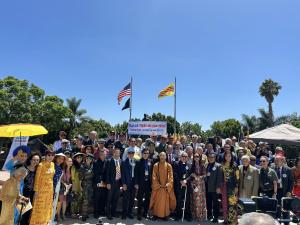 hundreds of Vietnamese Americans joined religious leaders, elected officials, representatives of civic and community organizations, intellectuals, artists, members of the media, and guests from many regions at the Vietnam War Memorial in Westminster, CA