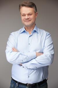 Headshot of Wealth Write.Up CEO, Brian McGlynn