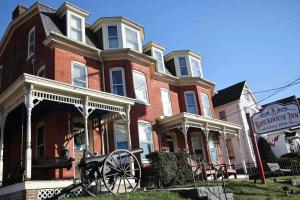 Brickhouse Inn, a bed & breakfast in Gettysburg, was named a 2026 Tripadvisor Travelers' Choice award winner for the 15th year in a row.