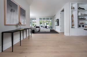 natural-oak-hardwood-floor-luxury-home