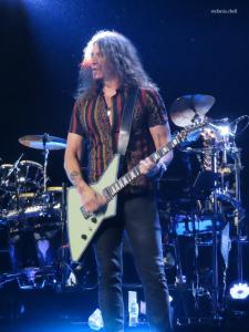 La Voltage Da Vinci de Cream Guitars acompaña a Phil X durante la presentación de Bon Jovi en el Madison Square Garden.