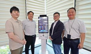 From left to right: Ban Do Han, Professional Engineer; Jeong Ku Lim, Research Director; Won Cheol Lee, COO; Jin Suk Park, Executive Director