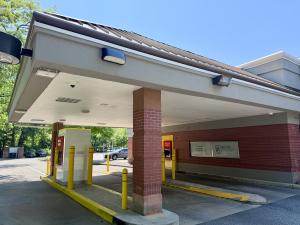 Wells Fargo drive-thru