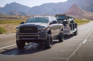 The UTV Source Ram 3500 hauls a UTV build on its 28′ Aluma wide-body tandem trailer through the Southwest desert — the official trailer of UTV Source.