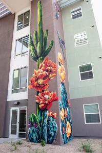 Save the Family's new Phoenix Scholar House features a 44 feet mural by Laura Thurbon
