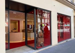 Exterior of MUSASHI JAPAN France Red Store showing the storefront, red interior, and samurai armor display.
