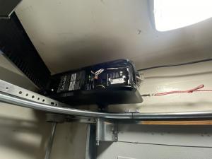 Garage door technicians providing emergency service in Santa Clarita
