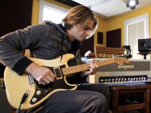 Davey T Hamilton with his Custom Humbucker Jay Turser