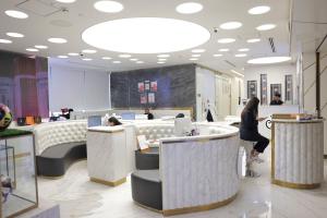 Modern reception and patient coordination area inside a hair transplant clinic, featuring check-in desks and waiting spaces.