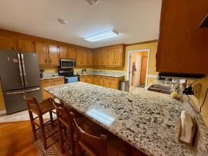 5 BR/4.5 BA ranch-style brick home w/finished basement on 2.49 +/- acres in Orange County, VA •	This home measures 4,868 +/- gross sf. (3,339 +/- sf per tax records) and features 3 bedrooms and 3.5 bathrooms on the main level and 2 bedrooms and 1 full bathroom