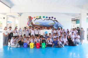 Group photo of students from Baan Bangtao School participating in Hyatt Regency Phuket Resort's Waves of Knowledge sustainability programme.