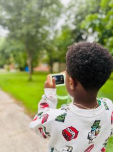 a child using Dr.Look Ai camera taking a photo