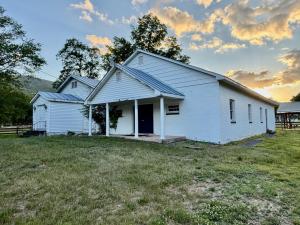 3,548 +/- sf. multi-purpose building/event space on .998 +/- acre in Madison County, VA •	Large cinder block addition w/elevated slab •	Building features:  large gathering hall, warming kitchen, all kitchen appliances convey, all pews convey