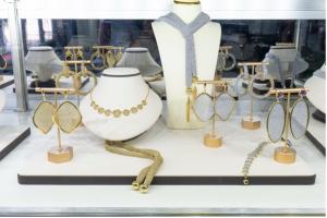 Alberto Luzzi Jewelry (Photo Credit: SIPA USA for AP / Dave Warren)