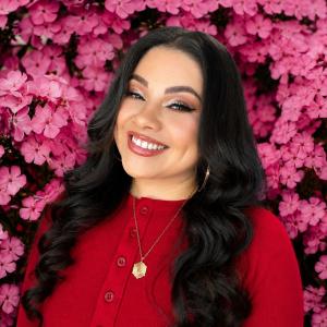 Headshot of digital creator Jenny Solares