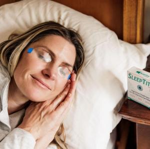 Sleep with the lid seals on to help prevent dry eye symptoms.