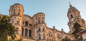 Structured around the city’s main historical layers, Fernwayer's Málaga tours shows how it evolved from its Phoenician origins through Roman, Islamic, and Christian periods to the lively Mediterranean city of today.