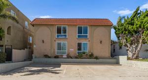 Exterior of a nine-unit apartment building in Pacific Beach, San Diego, recently added to Palm Tree Properties' management portfolio.