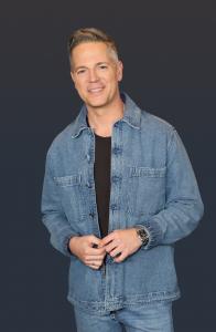 Headshot of television and event host Jason Kennedy