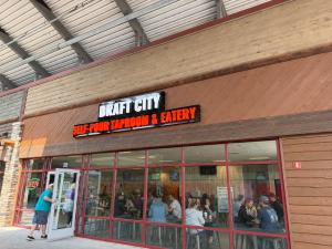 Drafty City Taproom & Eatery at Outlets at The Dells
