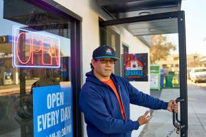 Sparkle Laundry Lounge owner Jon Tu standing at the entrance of the Burbank, California laundromat.
