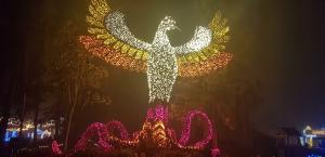 Custom holiday lighting installation by Illuminating Design