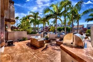 Self-employed business owner purchases $2.1 million Huntington Beach home using a Profit & Loss mortgage program
