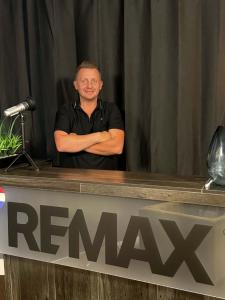Jack Pysz in Elmhurst Office, Elmhurst Local Real Estate Agent