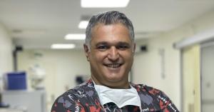 Op. Dr. Volkan Arayıcı, Facharzt für Adipositas- und metabolische Chirurgie, im Krankenhaus in İzmir